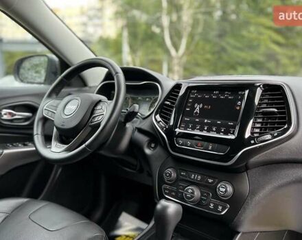 Сірий Джип Cherokee, об'ємом двигуна 2 л та пробігом 28 тис. км за 20690 $, фото 11 на Automoto.ua