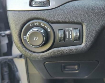 Серый Джип Чероки, объемом двигателя 1.99 л и пробегом 101 тыс. км за 19000 $, фото 2 на Automoto.ua