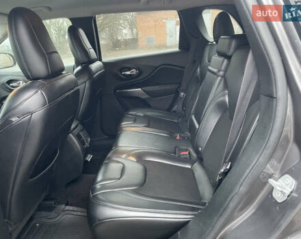 Серый Джип Чероки, объемом двигателя 2.4 л и пробегом 210 тыс. км за 14500 $, фото 40 на Automoto.ua