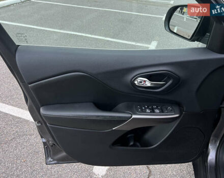 Серый Джип Чероки, объемом двигателя 3.24 л и пробегом 103 тыс. км за 16999 $, фото 14 на Automoto.ua