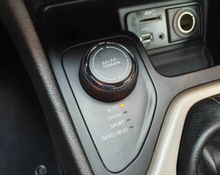 Сірий Джип Cherokee, об'ємом двигуна 0 л та пробігом 90 тис. км за 11500 $, фото 9 на Automoto.ua