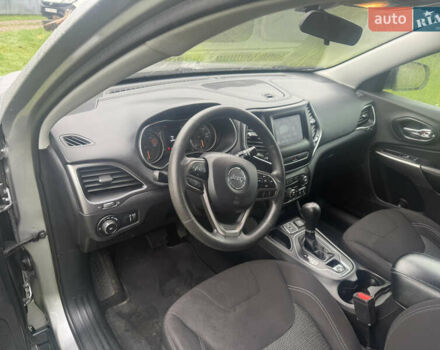 Сірий Джип Cherokee, об'ємом двигуна 2.36 л та пробігом 189 тис. км за 13800 $, фото 21 на Automoto.ua