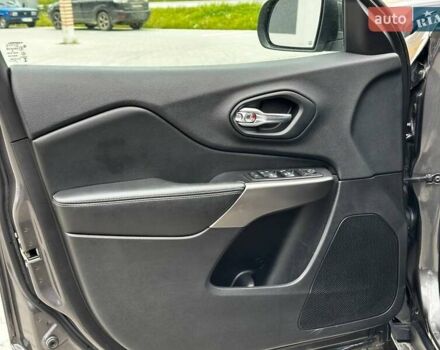 Сірий Джип Cherokee, об'ємом двигуна 3.24 л та пробігом 141 тис. км за 16799 $, фото 15 на Automoto.ua