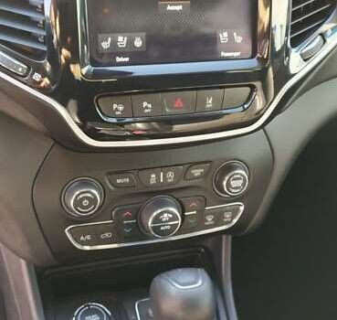 Серый Джип Чероки, объемом двигателя 1.99 л и пробегом 89 тыс. км за 25000 $, фото 10 на Automoto.ua