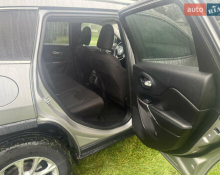 Сірий Джип Cherokee, об'ємом двигуна 2.36 л та пробігом 189 тис. км за 13800 $, фото 12 на Automoto.ua