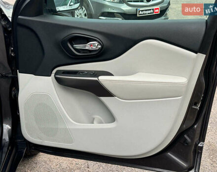 Серый Джип Чероки, объемом двигателя 3.2 л и пробегом 108 тыс. км за 21290 $, фото 27 на Automoto.ua