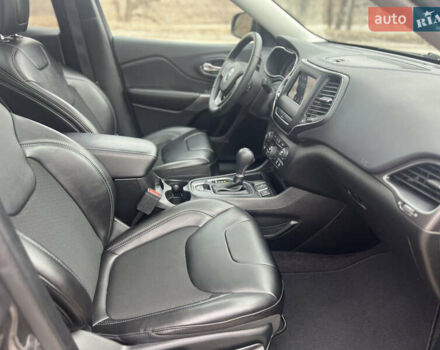Сірий Джип Cherokee, об'ємом двигуна 2.36 л та пробігом 48 тис. км за 17840 $, фото 9 на Automoto.ua