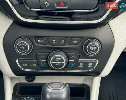 Серый Джип Чероки, объемом двигателя 3.2 л и пробегом 108 тыс. км за 21290 $, фото 32 на Automoto.ua