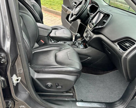 Сірий Джип Cherokee, об'ємом двигуна 2 л та пробігом 142 тис. км за 17100 $, фото 17 на Automoto.ua