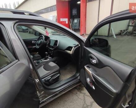 Серый Джип Чероки, объемом двигателя 2.36 л и пробегом 115 тыс. км за 14000 $, фото 4 на Automoto.ua