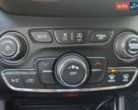 Серый Джип Чероки, объемом двигателя 1.99 л и пробегом 101 тыс. км за 19000 $, фото 1 на Automoto.ua