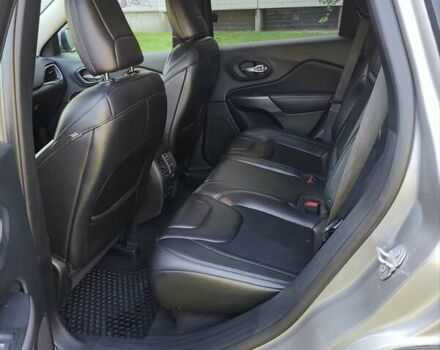 Серый Джип Чероки, объемом двигателя 1.99 л и пробегом 101 тыс. км за 19000 $, фото 4 на Automoto.ua