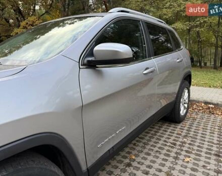 Джип Чероки 2018 в Киеве на Automoto.ua Серый Джип Чероки, объемом двигателя 2.36 л и пробегом 120 тыс. км за 15900 $, фото 5 на Automoto.ua