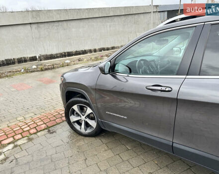 Сірий Джип Cherokee, об'ємом двигуна 2 л та пробігом 142 тис. км за 17100 $, фото 3 на Automoto.ua