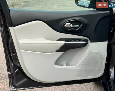 Серый Джип Чероки, объемом двигателя 3.2 л и пробегом 108 тыс. км за 21290 $, фото 12 на Automoto.ua