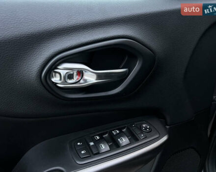 Джип Cherokee 2018 у Києві на Automoto.ua Сірий Джип Cherokee, об'ємом двигуна 3.24 л та пробігом 103 тис. км за 17800 $, фото 15 на Automoto.ua