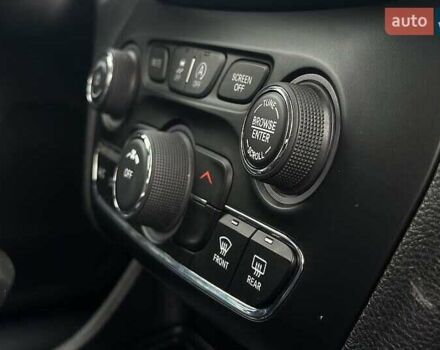 Сірий Джип Cherokee, об'ємом двигуна 2.36 л та пробігом 131 тис. км за 16450 $, фото 10 на Automoto.ua