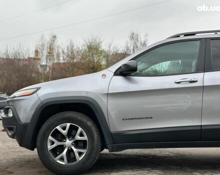 Серый Джип Чероки, объемом двигателя 2.4 л и пробегом 152 тыс. км за 15490 $, фото 5 на Automoto.ua