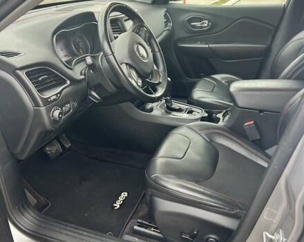 Серый Джип Чероки, объемом двигателя 1.99 л и пробегом 132 тыс. км за 18500 $, фото 6 на Automoto.ua