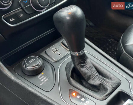 Серый Джип Чероки, объемом двигателя 2.4 л и пробегом 210 тыс. км за 14500 $, фото 39 на Automoto.ua