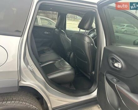 Серый Джип Чероки, объемом двигателя 1.99 л и пробегом 132 тыс. км за 18500 $, фото 7 на Automoto.ua