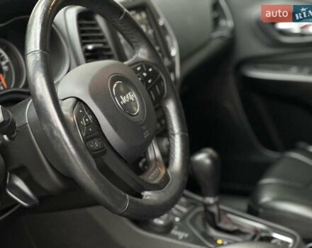 Сірий Джип Cherokee, об'ємом двигуна 1.99 л та пробігом 78 тис. км за 22500 $, фото 17 на Automoto.ua