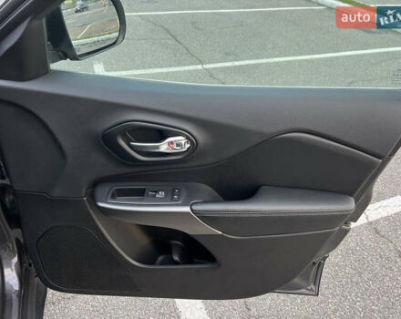 Джип Cherokee 2018 у Києві на Automoto.ua Сірий Джип Cherokee, об'ємом двигуна 3.24 л та пробігом 103 тис. км за 17800 $, фото 19 на Automoto.ua