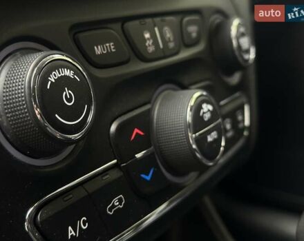 Сірий Джип Cherokee, об'ємом двигуна 1.99 л та пробігом 78 тис. км за 22500 $, фото 25 на Automoto.ua