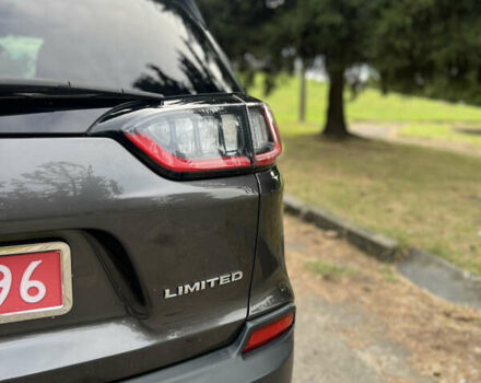 Серый Джип Чероки, объемом двигателя 3.2 л и пробегом 225 тыс. км за 15000 $, фото 4 на Automoto.ua