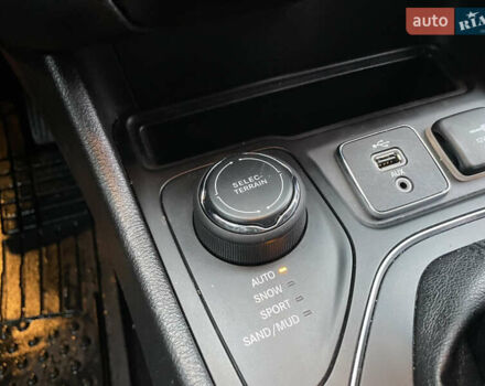 Серый Джип Чероки, объемом двигателя 2.4 л и пробегом 210 тыс. км за 14500 $, фото 27 на Automoto.ua