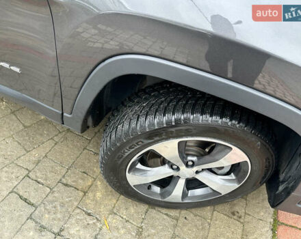 Сірий Джип Cherokee, об'ємом двигуна 2 л та пробігом 142 тис. км за 17100 $, фото 6 на Automoto.ua