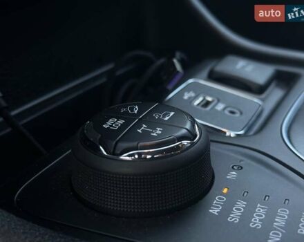 Джип Чероки 2018 в Киеве на Automoto.ua Серый Джип Чероки, объемом двигателя 1.99 л и пробегом 78 тыс. км за 22500 $, фото 38 на Automoto.ua