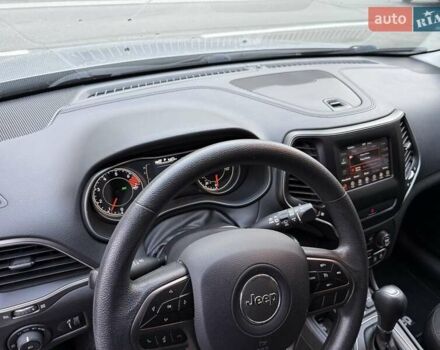 Джип Чероки 2018 в Киеве на Automoto.ua Серый Джип Чероки, объемом двигателя 2.36 л и пробегом 120 тыс. км за 15900 $, фото 19 на Automoto.ua