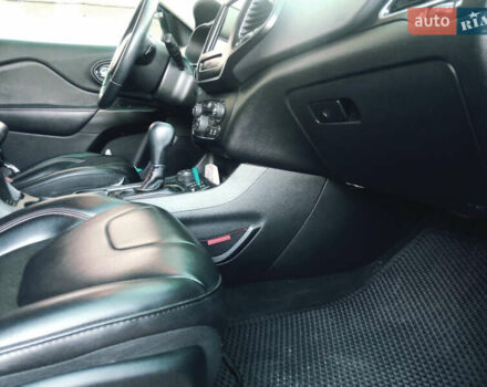 Джип Чероки 2018 в Кропивницком (Кировограде) на Automoto.ua Серый Джип Чероки, объемом двигателя 3.2 л и пробегом 134 тыс. км за 21500 $, фото 16 на Automoto.ua