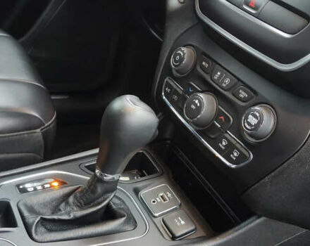 Сірий Джип Cherokee, об'ємом двигуна 2.36 л та пробігом 140 тис. км за 16200 $, фото 11 на Automoto.ua