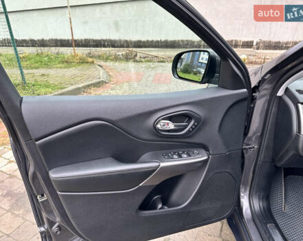 Сірий Джип Cherokee, об'ємом двигуна 2 л та пробігом 142 тис. км за 17100 $, фото 15 на Automoto.ua