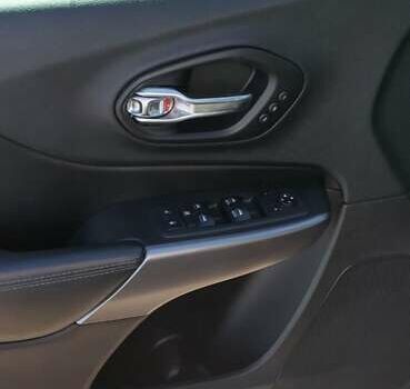 Серый Джип Чероки, объемом двигателя 1.99 л и пробегом 89 тыс. км за 25000 $, фото 8 на Automoto.ua