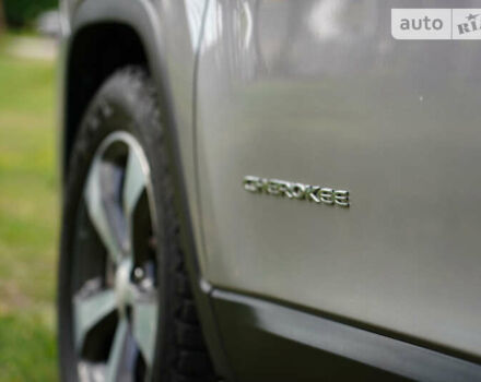 Сірий Джип Cherokee, об'ємом двигуна 2.36 л та пробігом 150 тис. км за 17000 $, фото 15 на Automoto.ua