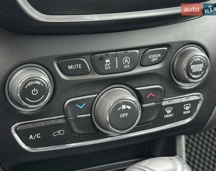 Сірий Джип Cherokee, об'ємом двигуна 3.24 л та пробігом 141 тис. км за 16799 $, фото 23 на Automoto.ua