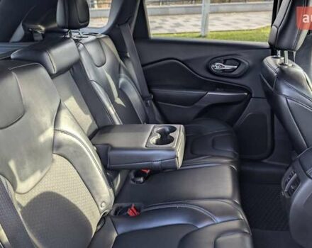 Сірий Джип Cherokee, об'ємом двигуна 2 л та пробігом 109 тис. км за 18700 $, фото 15 на Automoto.ua