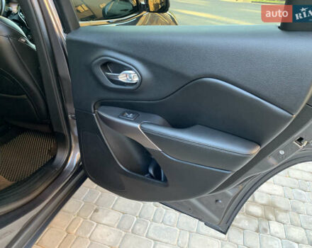 Сірий Джип Cherokee, об'ємом двигуна 2.36 л та пробігом 150 тис. км за 16600 $, фото 85 на Automoto.ua