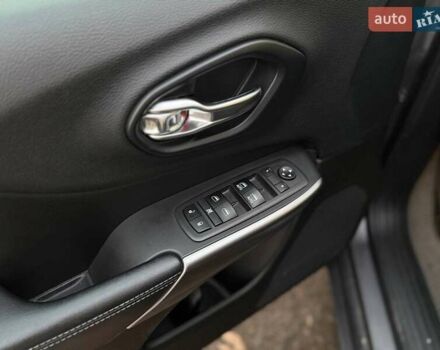 Сірий Джип Cherokee, об'ємом двигуна 2.36 л та пробігом 96 тис. км за 15900 $, фото 9 на Automoto.ua