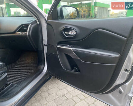 Серый Джип Чероки, объемом двигателя 2.36 л и пробегом 176 тыс. км за 16200 $, фото 12 на Automoto.ua