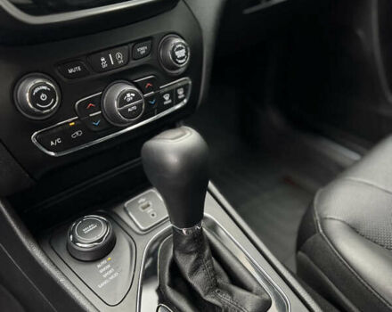 Серый Джип Чероки, объемом двигателя 3.2 л и пробегом 225 тыс. км за 15000 $, фото 26 на Automoto.ua