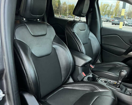 Джип Cherokee 2018 у Києві на Automoto.ua Сірий Джип Cherokee, об'ємом двигуна 3.24 л та пробігом 103 тис. км за 17800 $, фото 22 на Automoto.ua