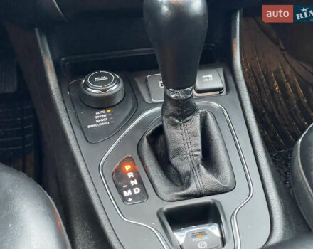 Серый Джип Чероки, объемом двигателя 2.4 л и пробегом 210 тыс. км за 14500 $, фото 26 на Automoto.ua