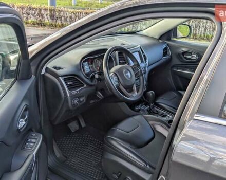 Сірий Джип Cherokee, об'ємом двигуна 2 л та пробігом 109 тис. км за 18700 $, фото 8 на Automoto.ua