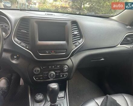 Серый Джип Чероки, объемом двигателя 2.36 л и пробегом 139 тыс. км за 17770 $, фото 8 на Automoto.ua