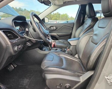 Джип Cherokee 2019 у Чернівцях на Automoto.ua Сірий Джип Cherokee, об'ємом двигуна 3.2 л та пробігом 73 тис. км за 2500 $, фото 6 на Automoto.ua