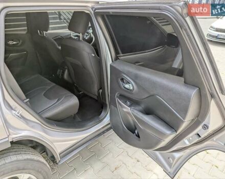Сірий Джип Cherokee, об'ємом двигуна 2.4 л та пробігом 107 тис. км за 15100 $, фото 11 на Automoto.ua